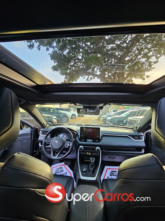 2020 Toyota RAV4 XSE Hybrid Sport — foto 7 / 10