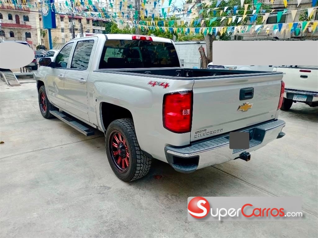 2017 Chevrolet Silverado — foto 2 / 8