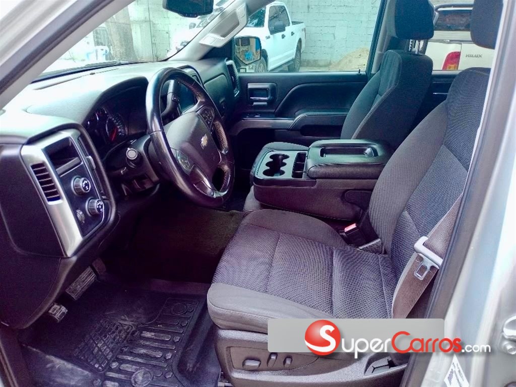 2017 Chevrolet Silverado — foto 4 / 8