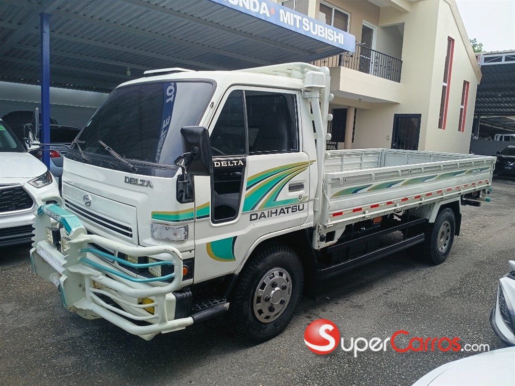 2005 Daihatsu Delta Cama larga
