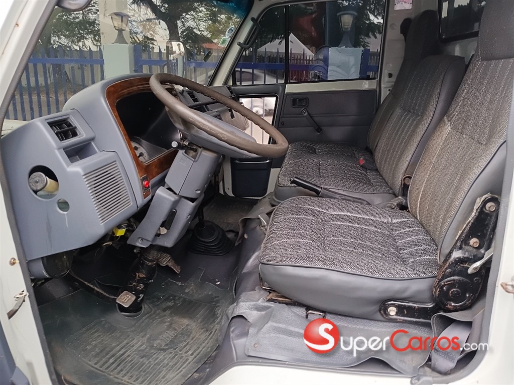 2005 Daihatsu Delta Cama larga — foto 2 / 6