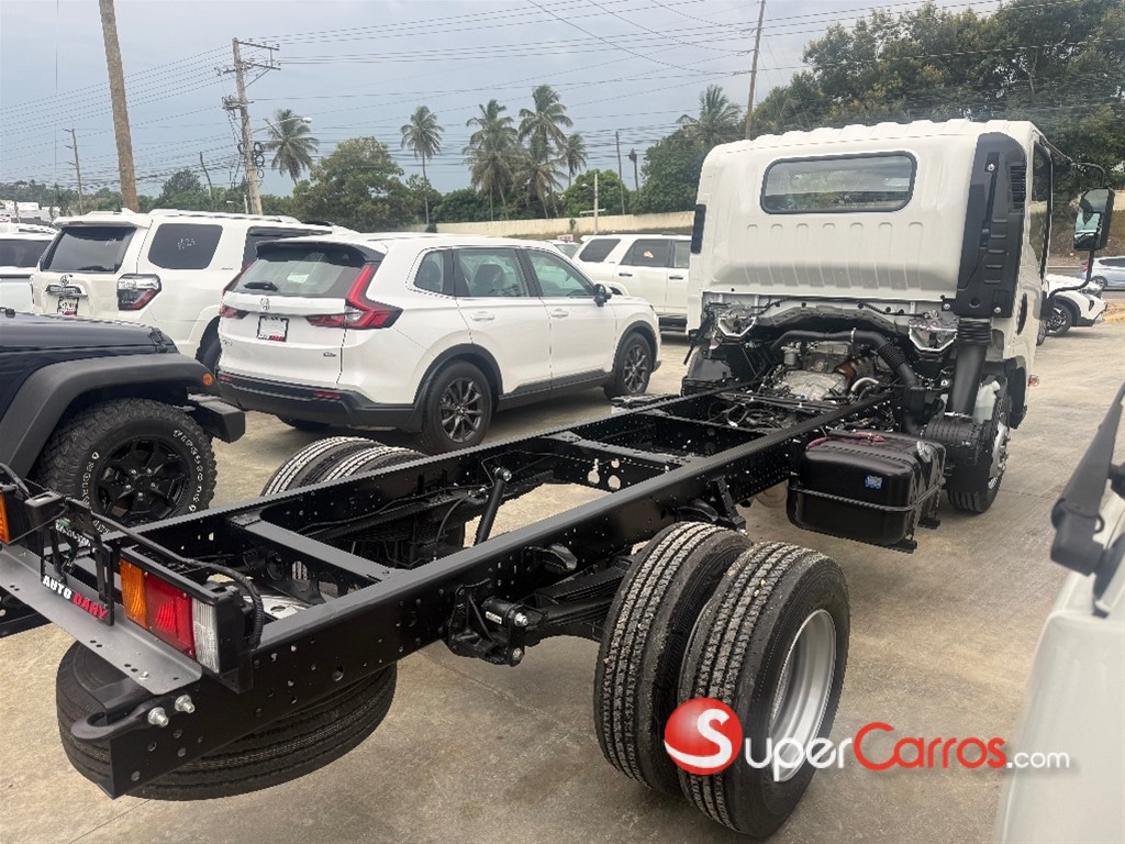 2027 Isuzu NP 14 Pies Chasis — foto 4 / 11