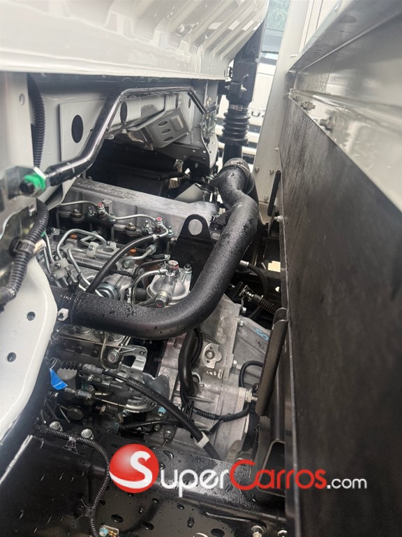 2027 Isuzu NPR 14 pies — foto 9 / 10