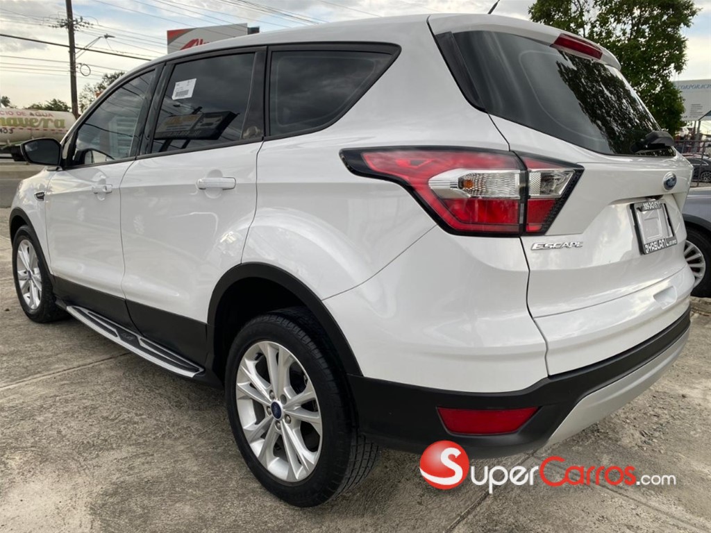 2017 Ford Escape SE — foto 8 / 12