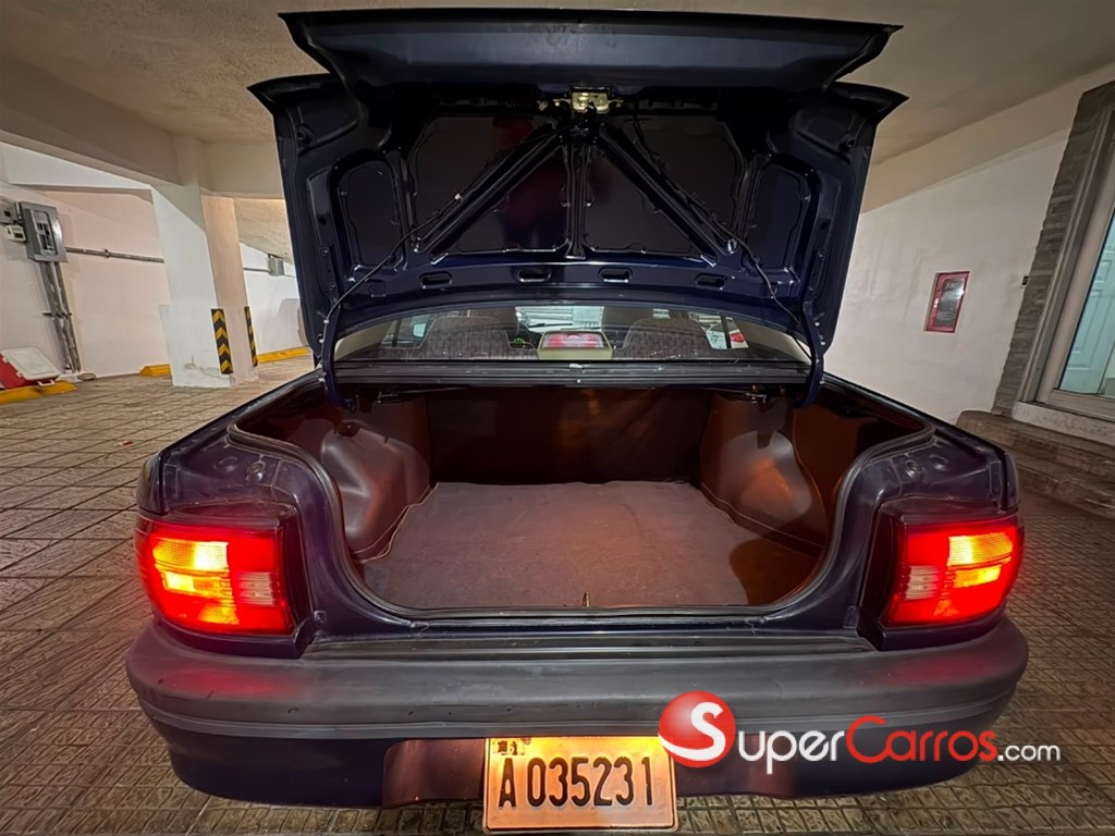 1992 Mazda 323 — foto 10 / 12