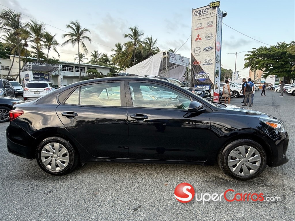 2020 Kia Rio — foto 4 / 12