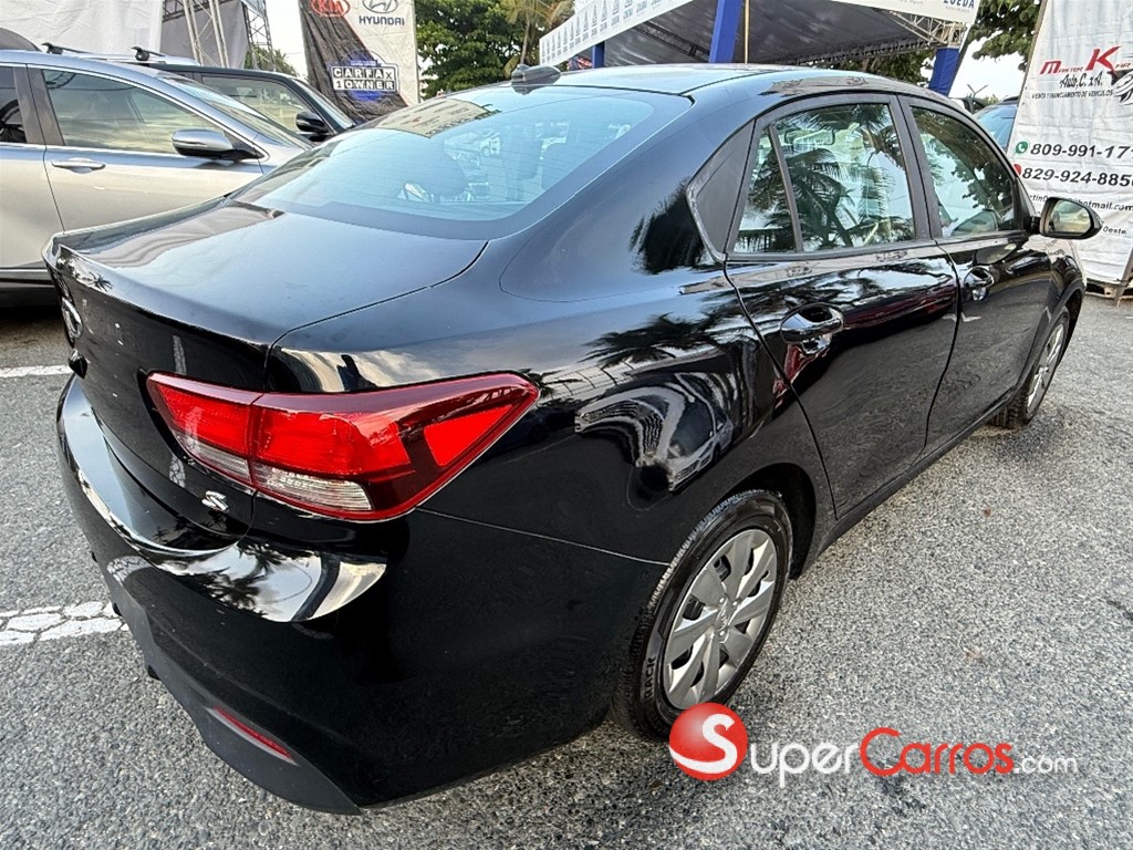 2020 Kia Rio — foto 5 / 12