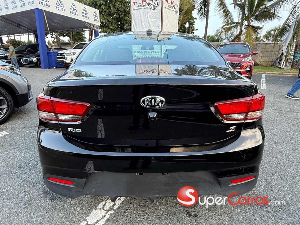 2020 Kia Rio — foto 6 / 12