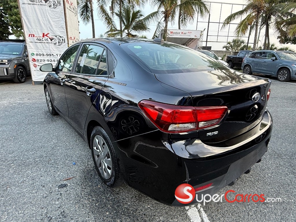 2020 Kia Rio — foto 7 / 12