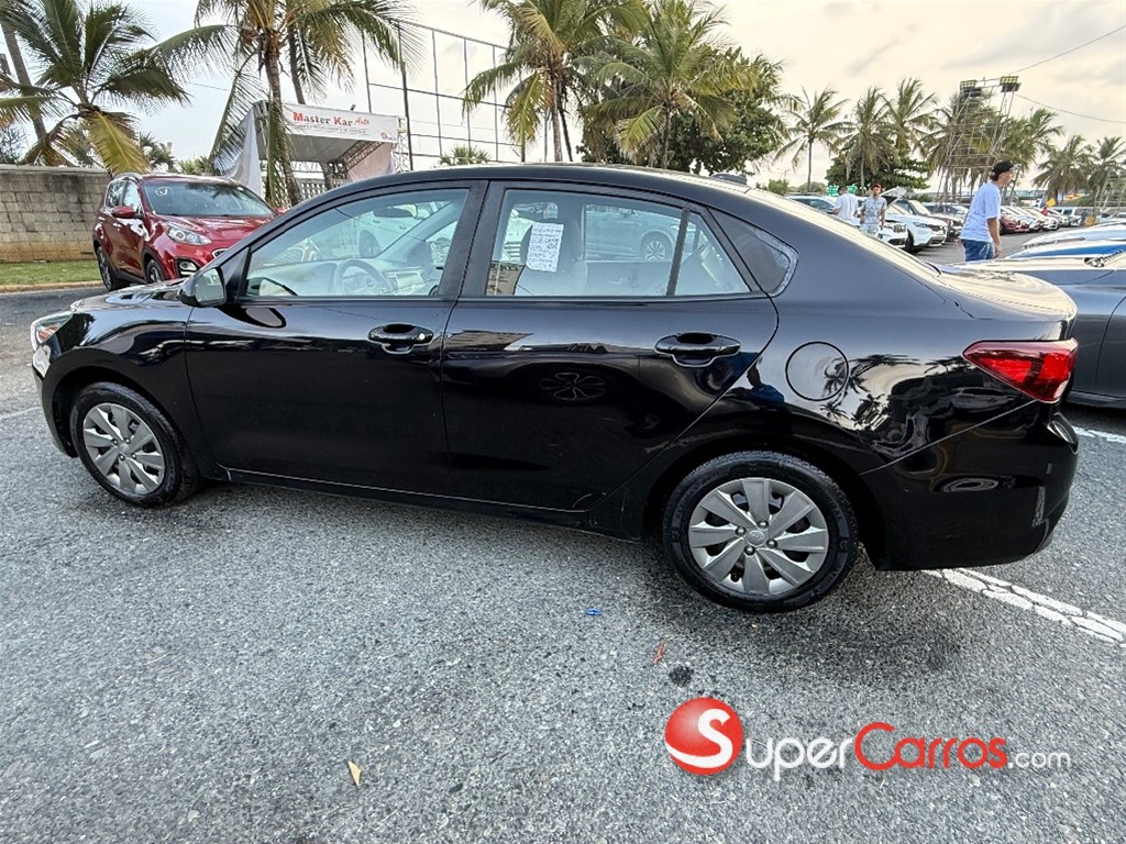 2020 Kia Rio — foto 8 / 12