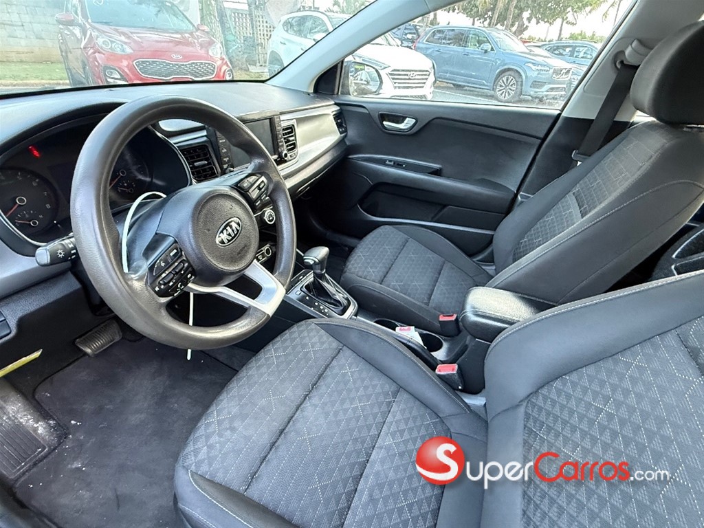 2020 Kia Rio — foto 9 / 12