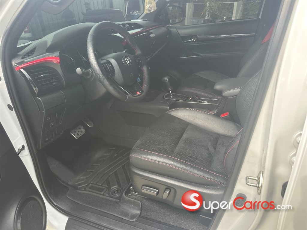 2024 Toyota Hilux GR Sport — foto 7 / 11