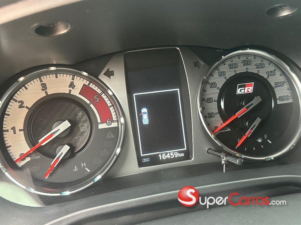 2024 Toyota Hilux GR Sport — foto 8 / 11