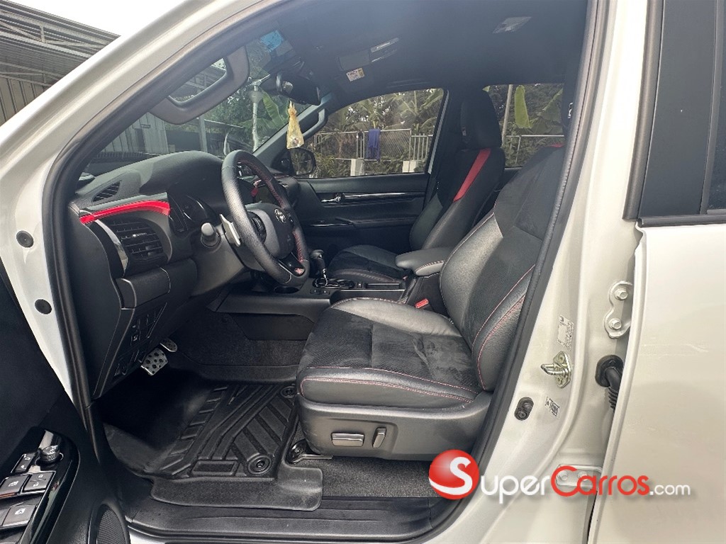 2024 Toyota Hilux GR Sport — foto 9 / 11