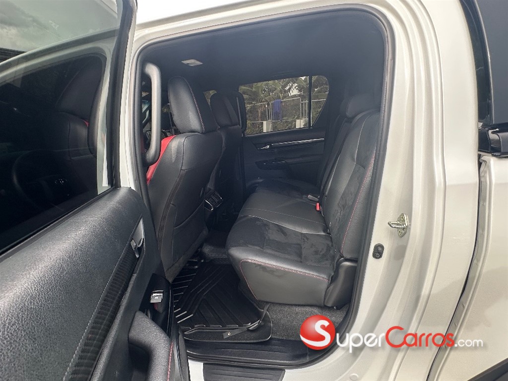 2024 Toyota Hilux GR Sport — foto 10 / 11