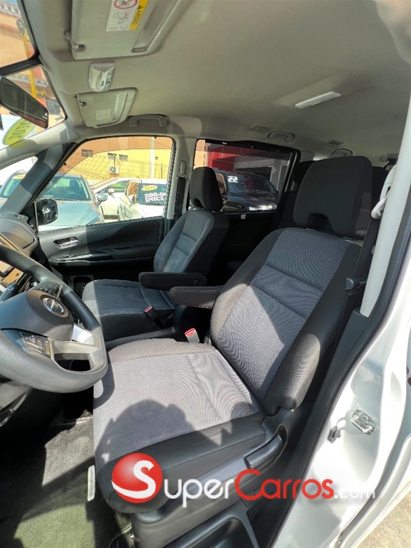 2020 Nissan Serena — foto 7 / 12