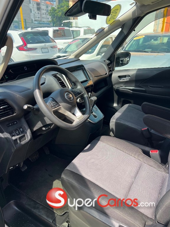 2020 Nissan Serena — foto 10 / 12