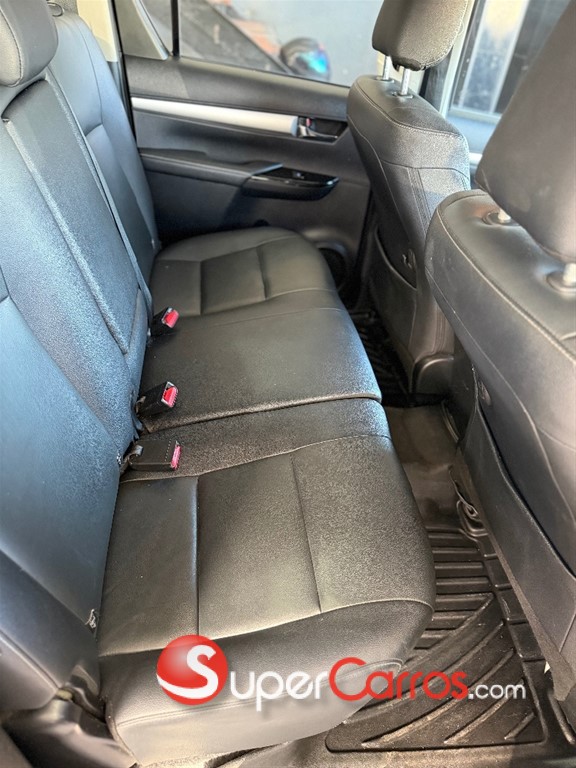 2022 Toyota Hilux SRV — foto 9 / 12