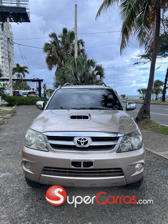 2006 Toyota Fortuner — foto 2 / 12