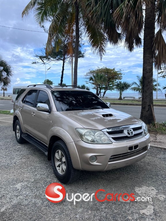 2006 Toyota Fortuner — foto 3 / 12
