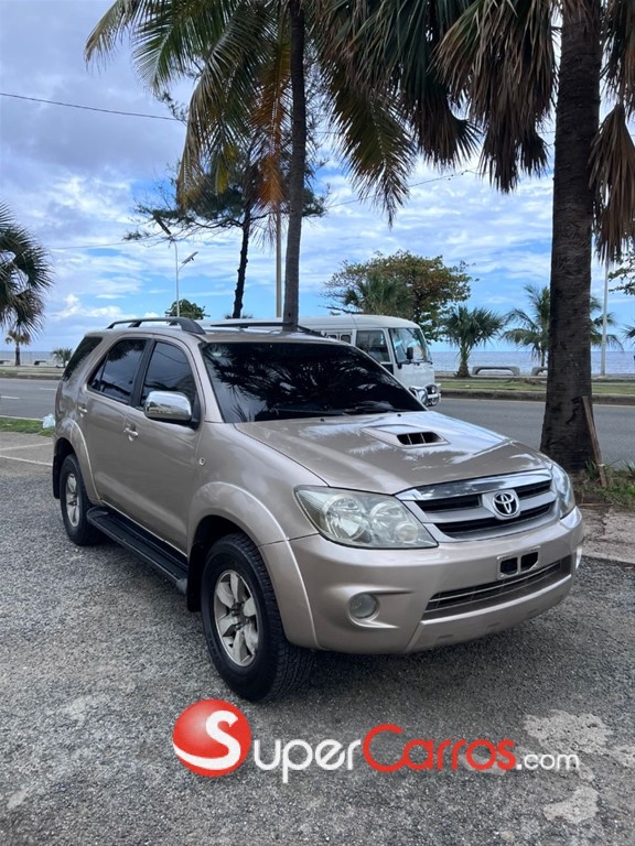 2006 Toyota Fortuner — foto 4 / 12