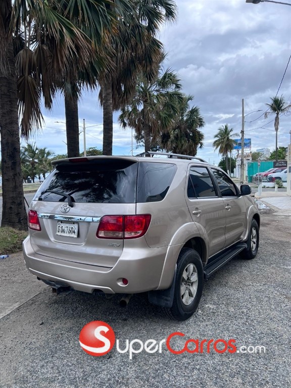 2006 Toyota Fortuner — foto 5 / 12