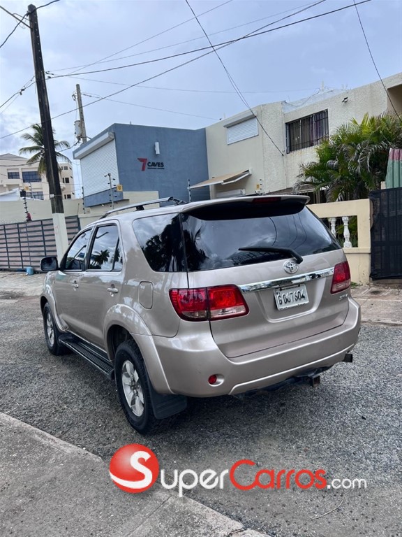 2006 Toyota Fortuner — foto 6 / 12