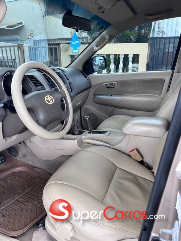 2006 Toyota Fortuner — foto 7 / 12