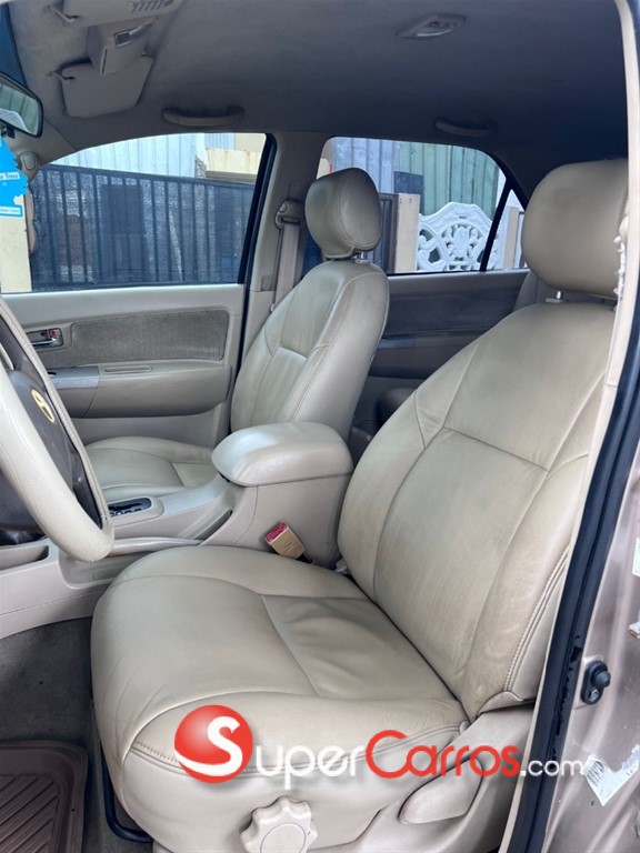 2006 Toyota Fortuner — foto 8 / 12