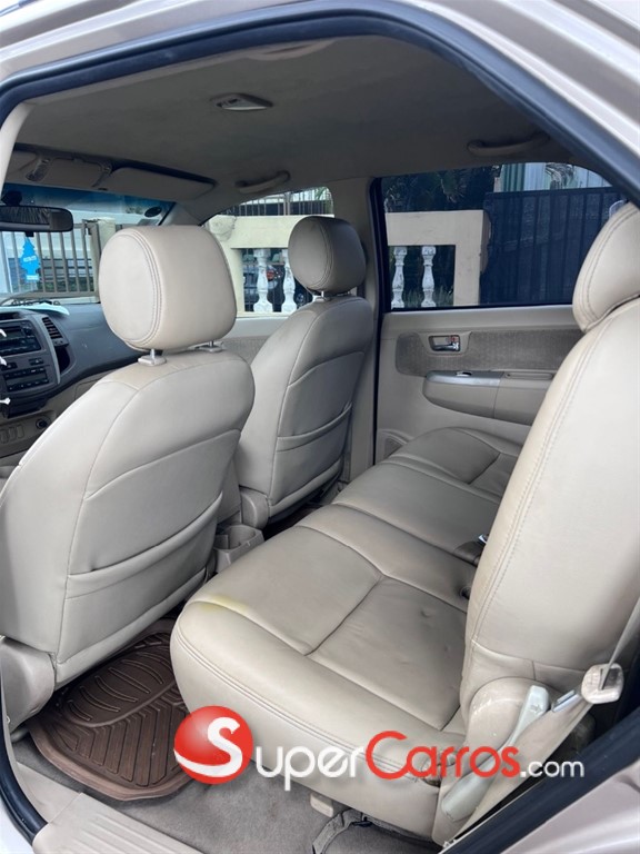 2006 Toyota Fortuner — foto 9 / 12