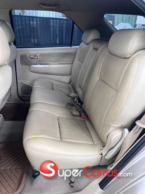 2006 Toyota Fortuner — foto 10 / 12