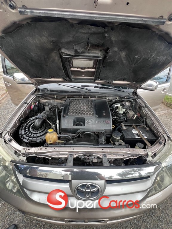 2006 Toyota Fortuner — foto 12 / 12