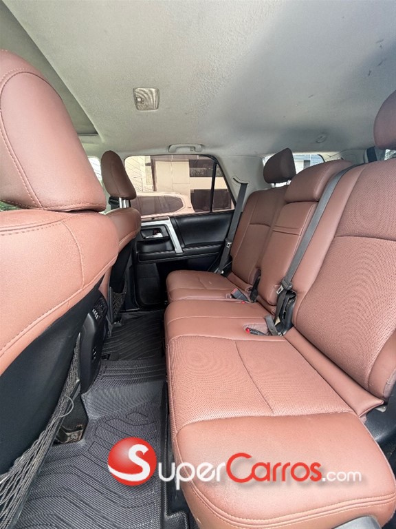 2015 Toyota 4 Runner Limited — foto 8 / 9