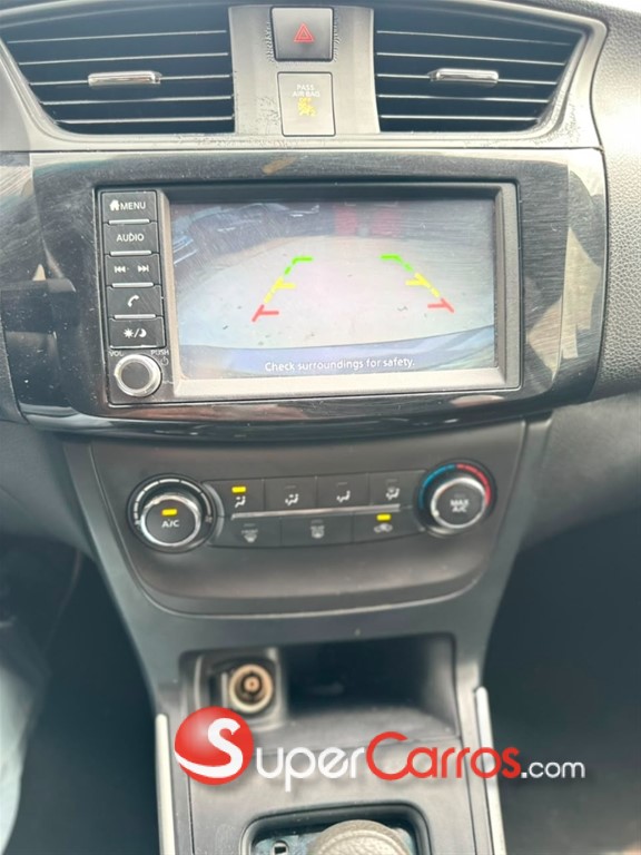 2019 Nissan Sentra SE — foto 3 / 6