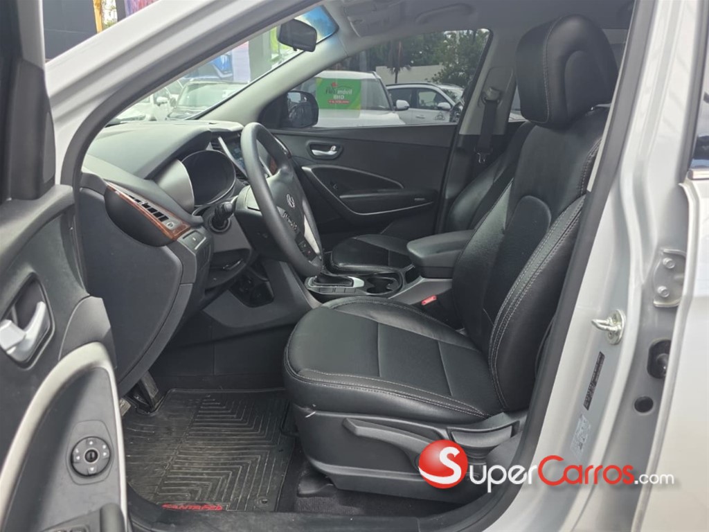 2017 Hyundai Santa Fe — foto 8 / 12