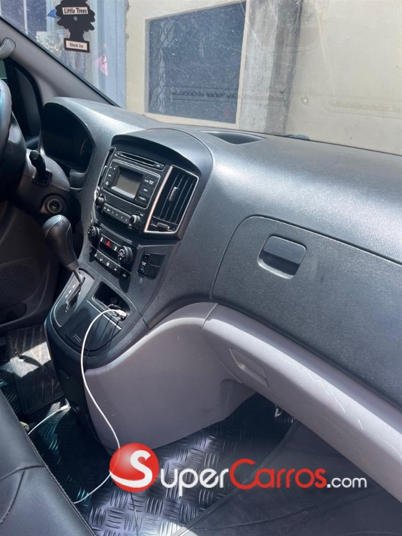 2016 Hyundai Grand Starex — foto 7 / 9