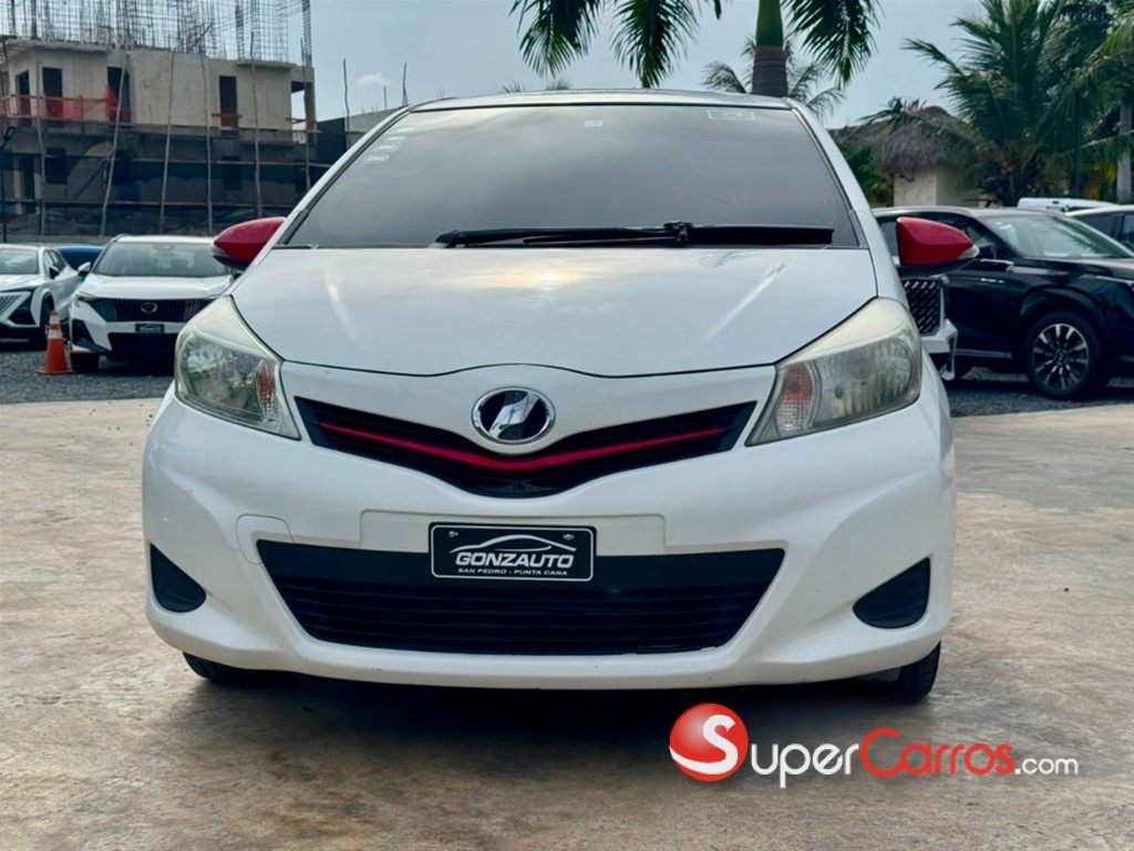 2014 Toyota VITZ — foto 2 / 11