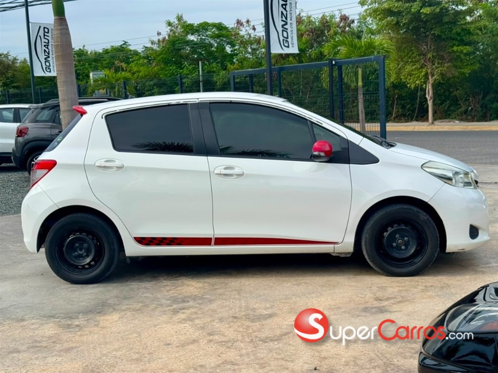 2014 Toyota VITZ — foto 7 / 11