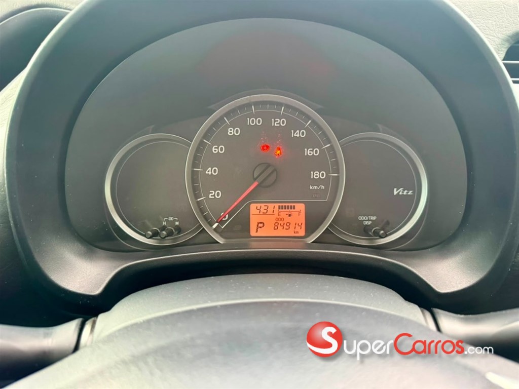 2014 Toyota VITZ — foto 8 / 11