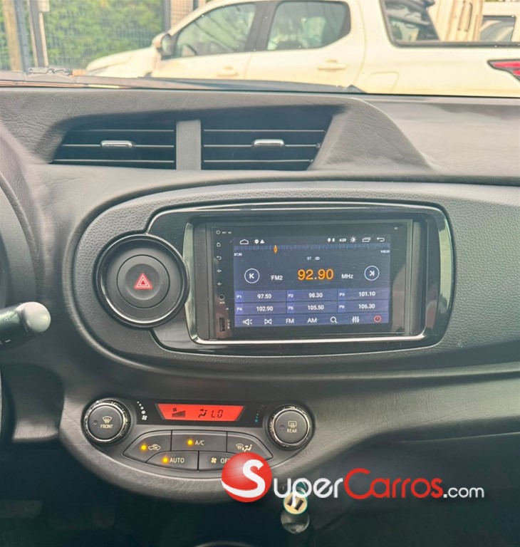2014 Toyota VITZ — foto 9 / 11