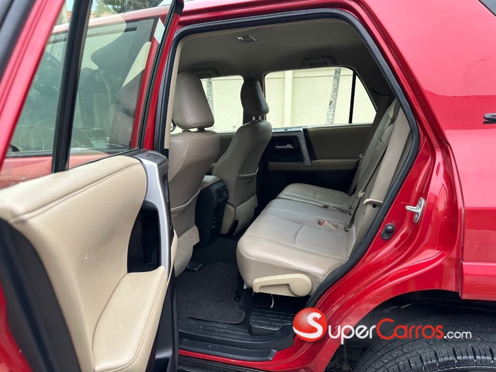 2014 Toyota 4 Runner SR5 — foto 8 / 12
