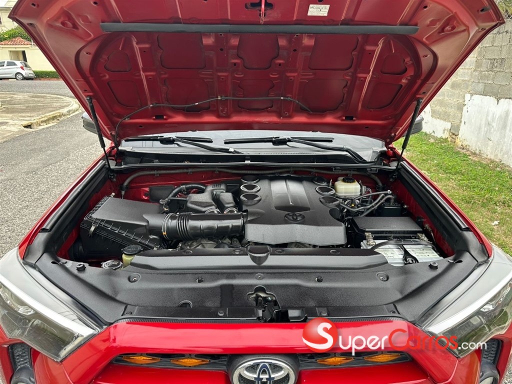 2014 Toyota 4 Runner SR5 — foto 9 / 12