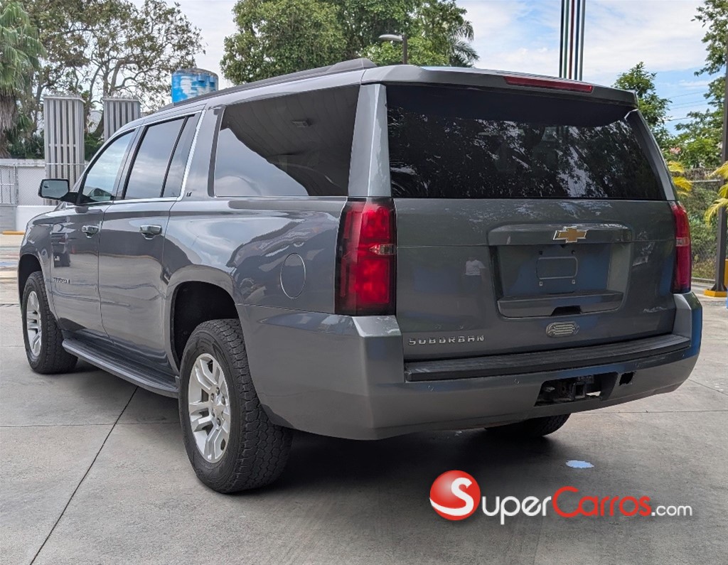 2020 Chevrolet Suburban LT — foto 4 / 10