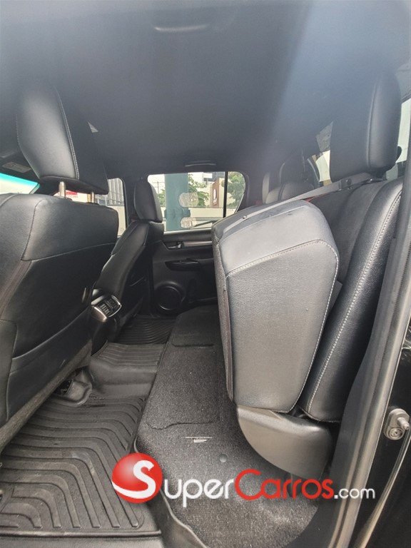 2025 Toyota Hilux GR Sport — foto 6 / 9