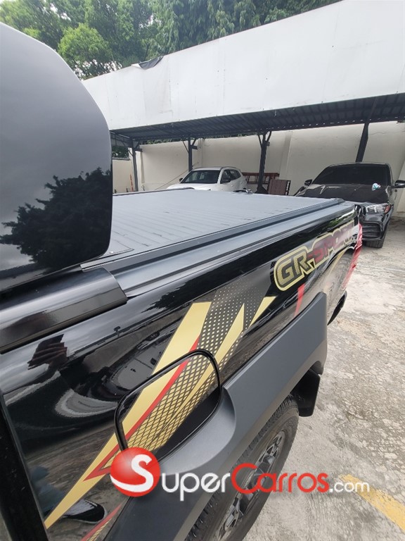 2025 Toyota Hilux GR Sport — foto 7 / 9