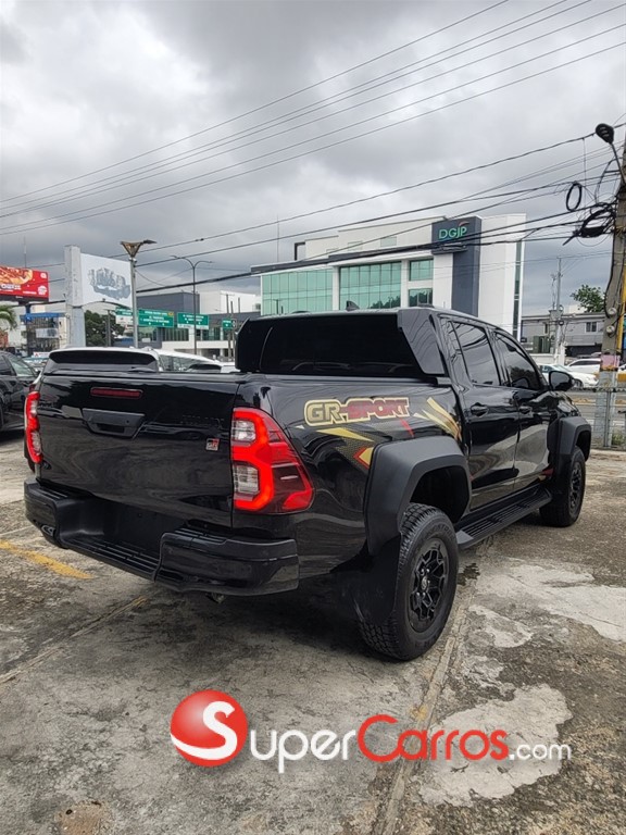2025 Toyota Hilux GR Sport — foto 8 / 9