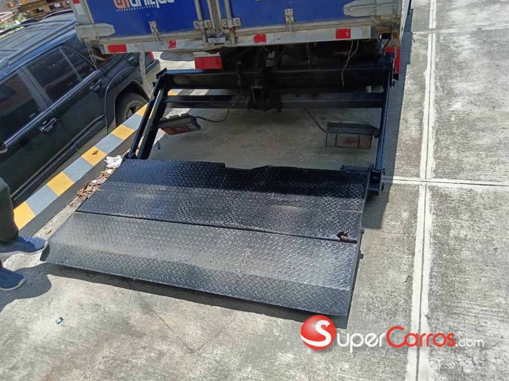 2011 Isuzu NPR 18 Pies — foto 5 / 6