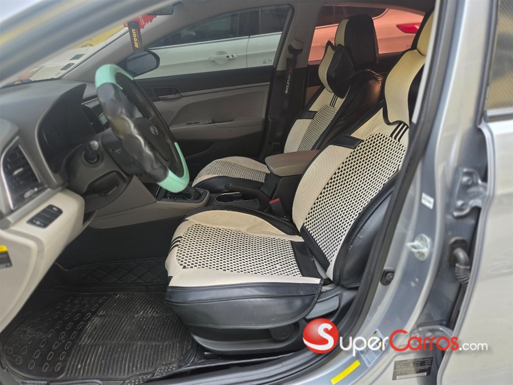 2017 Hyundai Elantra — foto 9 / 10
