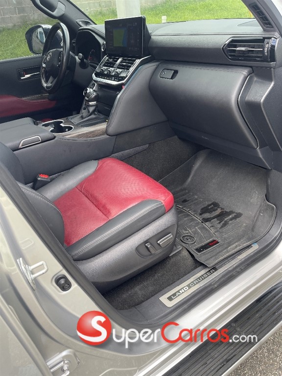 2024 Toyota Land Cruiser VXR — foto 9 / 12