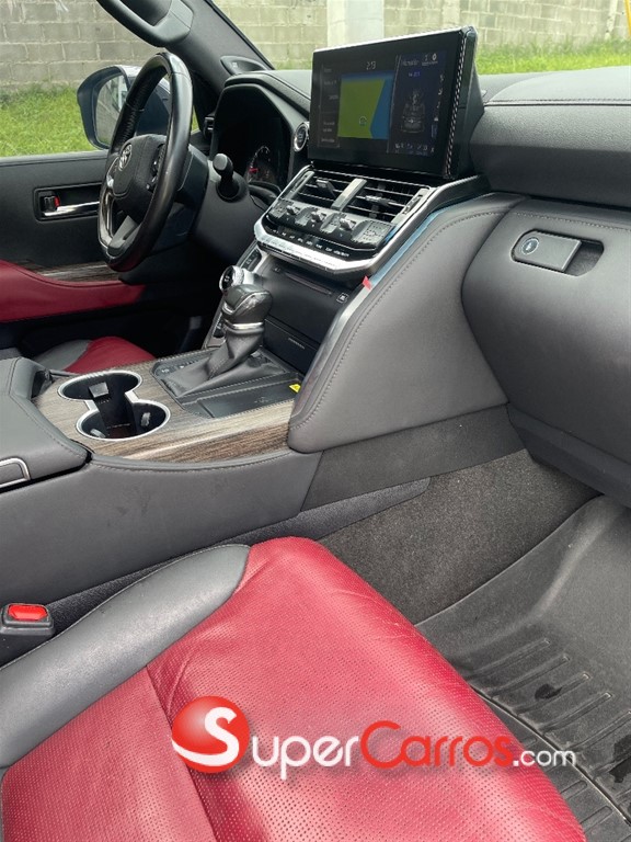 2024 Toyota Land Cruiser VXR — foto 10 / 12